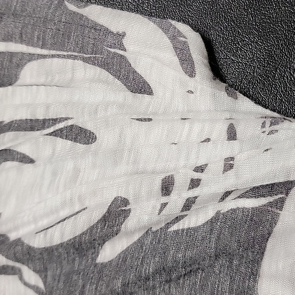 Tryst Foliage Tee - Picture 8 of 16